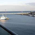 海塔酒店 *