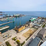 海塔酒店 *